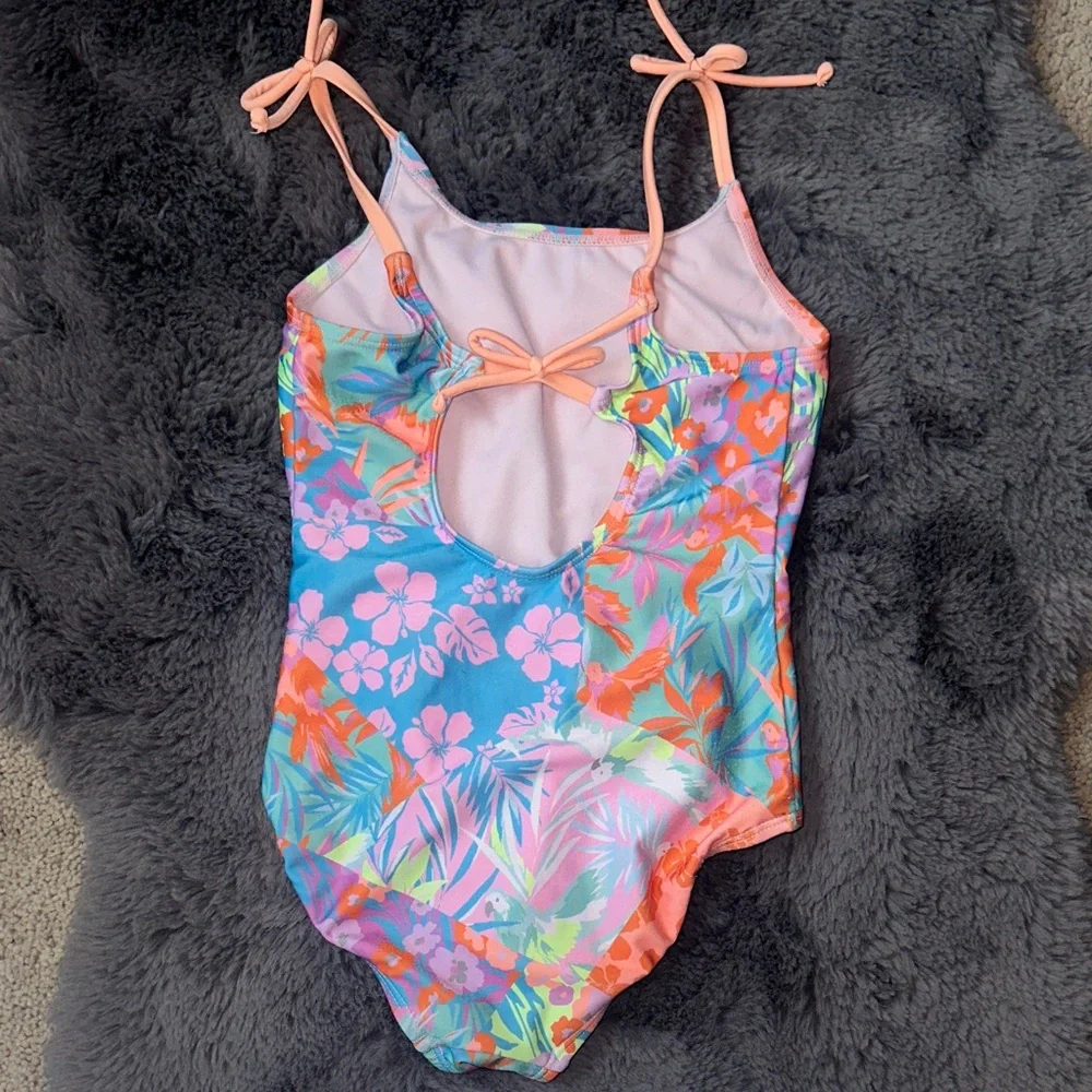 Girls Swimsuit Lot.  4 one-piece swimsuits.  Size 6X / 6/7. - Picture 7 of 9